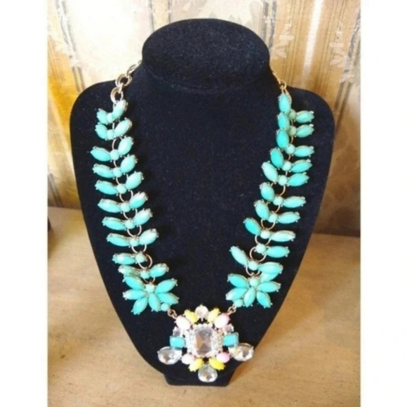 🍁FREE SHIPPING🍁Turquoise and Pink Gemstone Statement Necklace - Picture 1 of 5